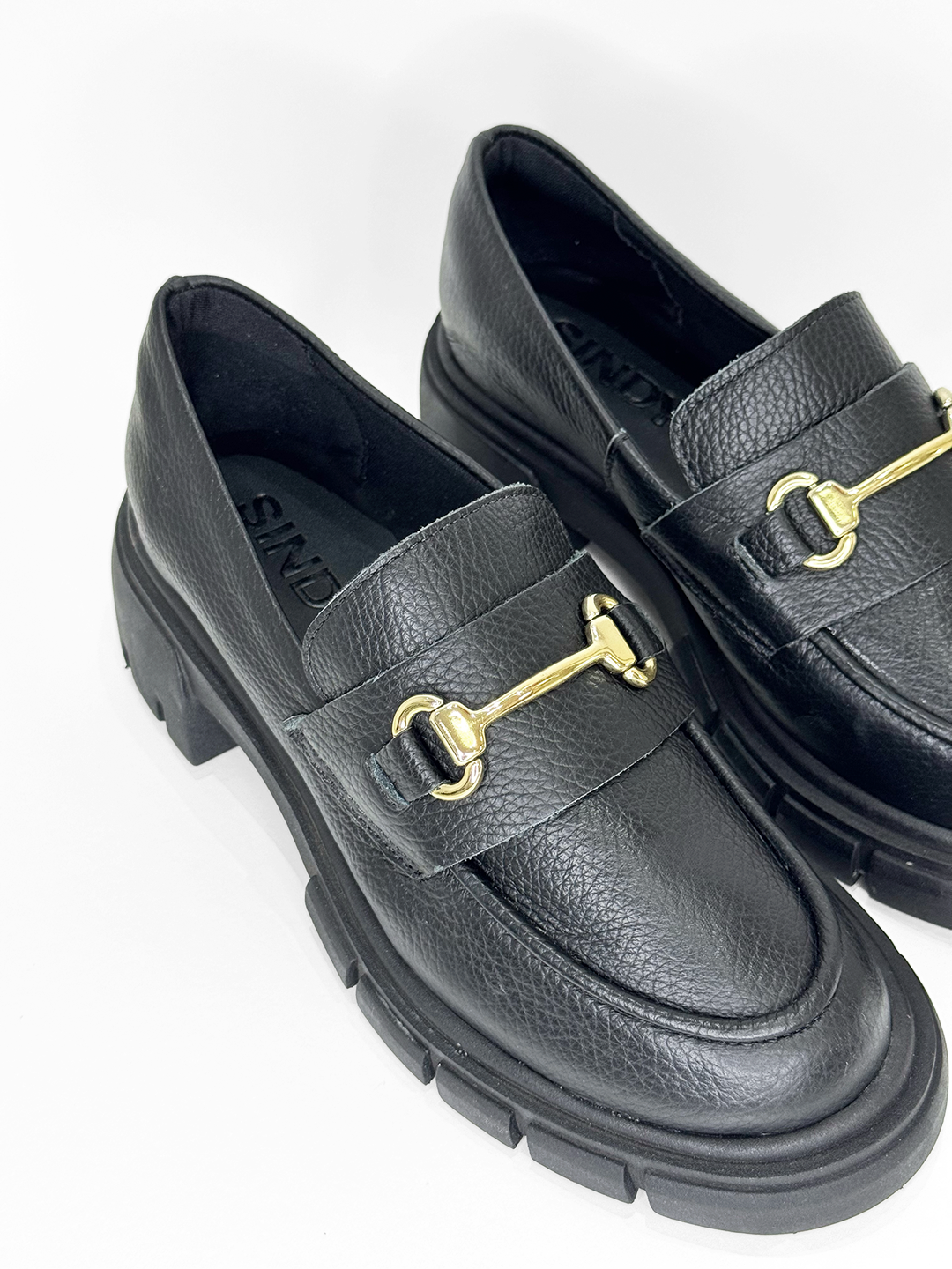 MOCASSIM TRATORADO CHARLOTE PRETO